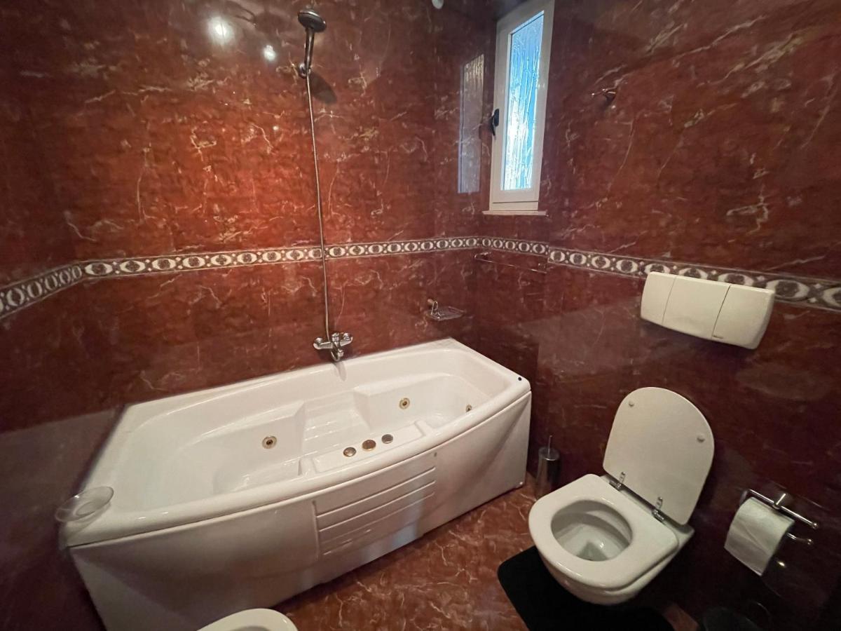 Pine-tree Spacious 2 Bdr Near Tanners' Bridge With Hot Tub *