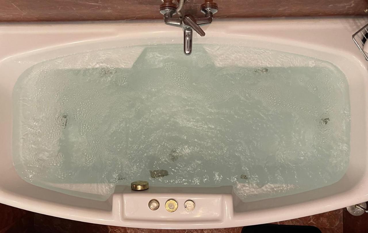 Pine-tree Spacious 2 Bdr Near Tanners' Bridge With Hot Tub