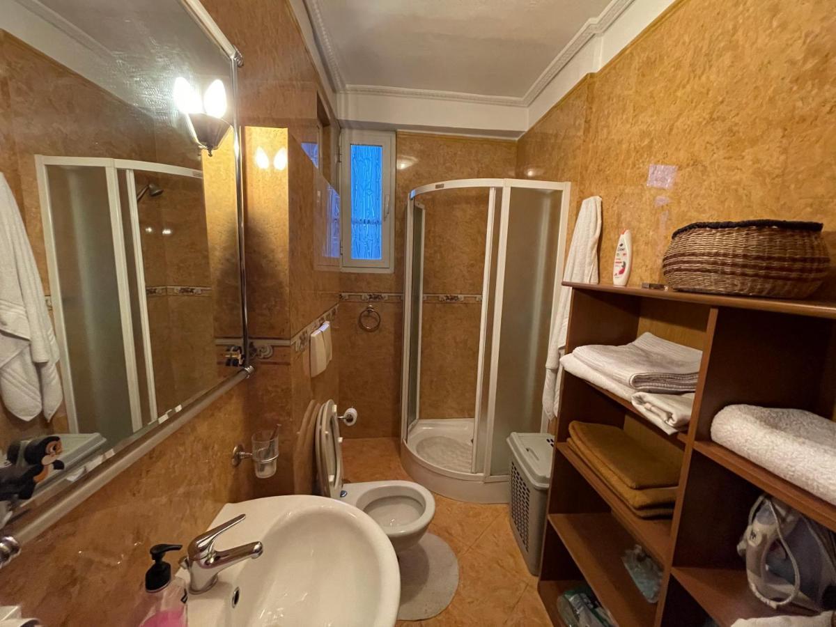 Pine-tree Spacious 2 Bdr Near Tanners' Bridge With Hot Tub * Tirana