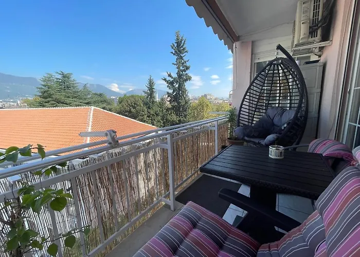 Pine-Tree Spacious 2 Bdr Apartment Near Tanners\' Bridge With Hot Tub