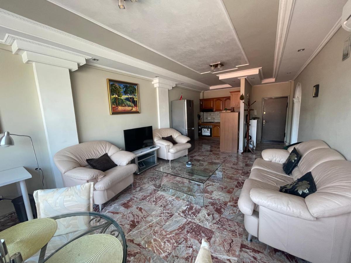 Pine-tree Spacious 2 Bdr Near Tanners' Bridge With Hot Tub 公寓 Tirana